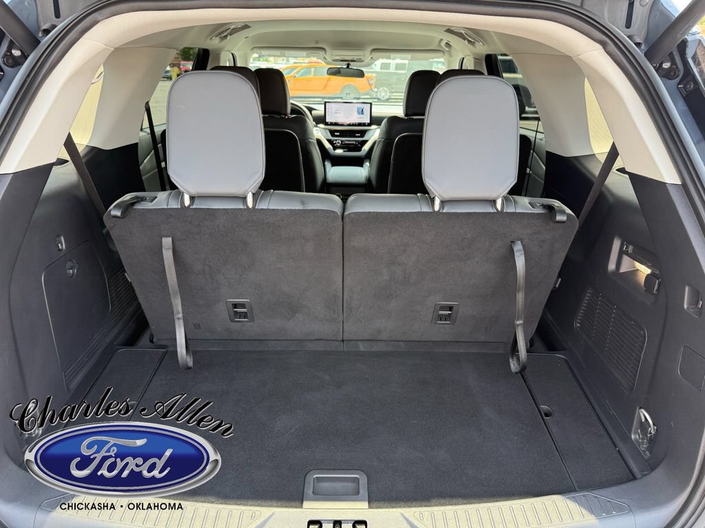 Used 2025 Ford Explorer Active w/ Active Comfort Package RWD image 18