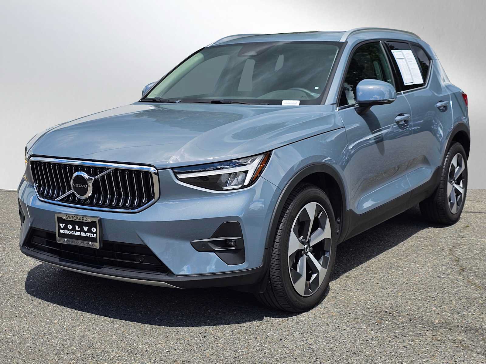 Certified 2023 Volvo XC40 B5 Plus w/ Protection Package Premier AWD/4WD image 7