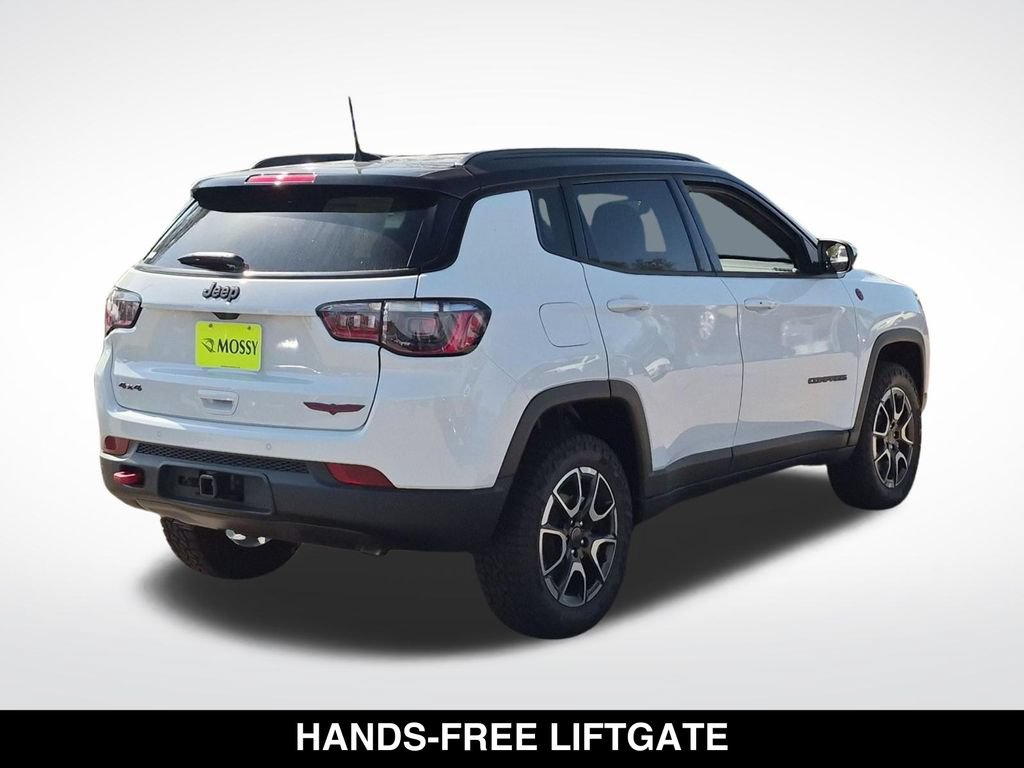 New 2026 Jeep Compass Trailhawk w/ Trailer Tow Group AWD/4WD image 9