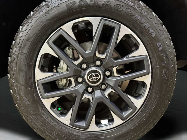 Used 2024 Toyota Tundra Limited AWD/4WD image 33