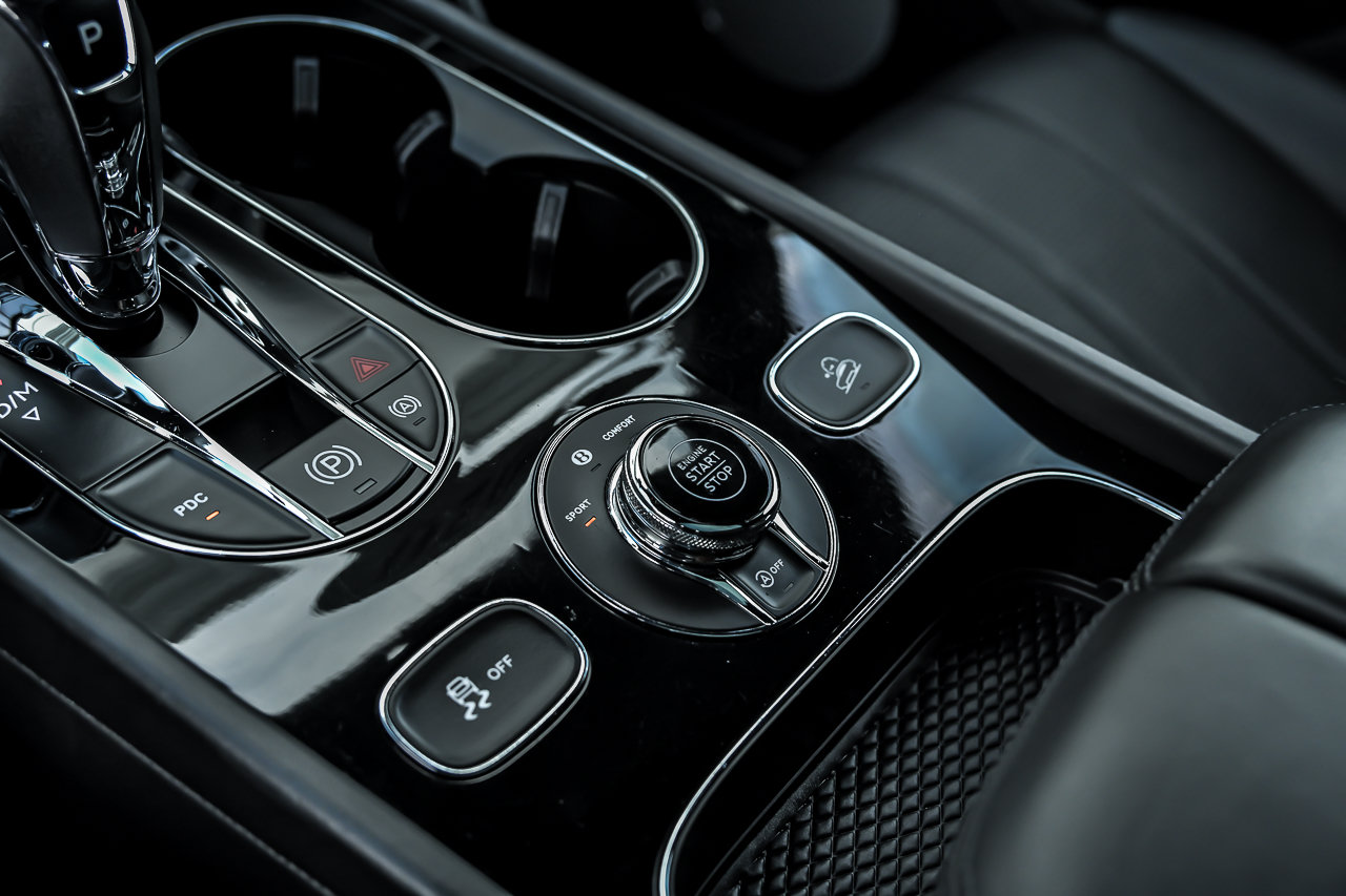 Used 2020 Bentley Bentayga AWD/4WD image 41