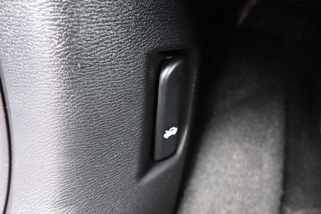 Used 2025 Mitsubishi Outlander AWD image 30