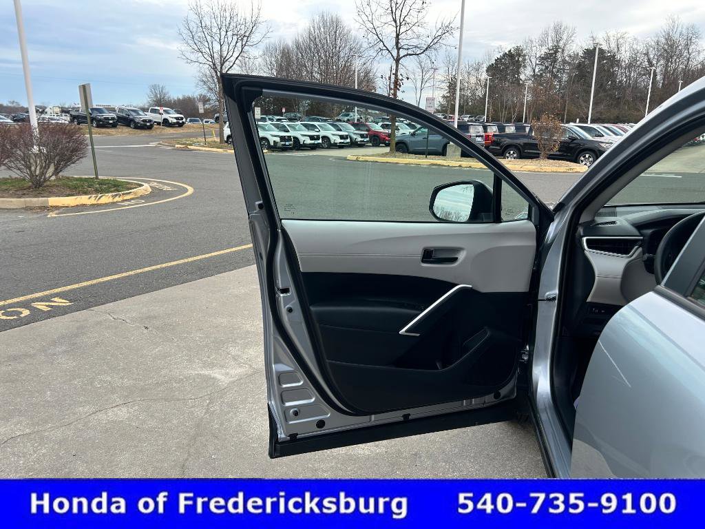 Used 2025 Toyota Corolla Cross L image 7