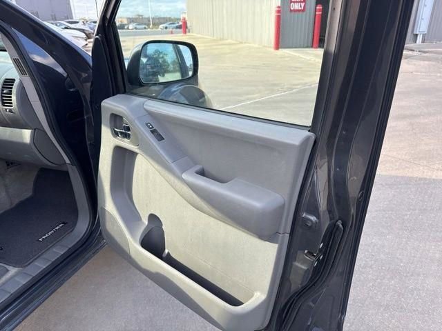 Used 2014 Nissan Frontier SV w/ SV Value Truck Package image 13