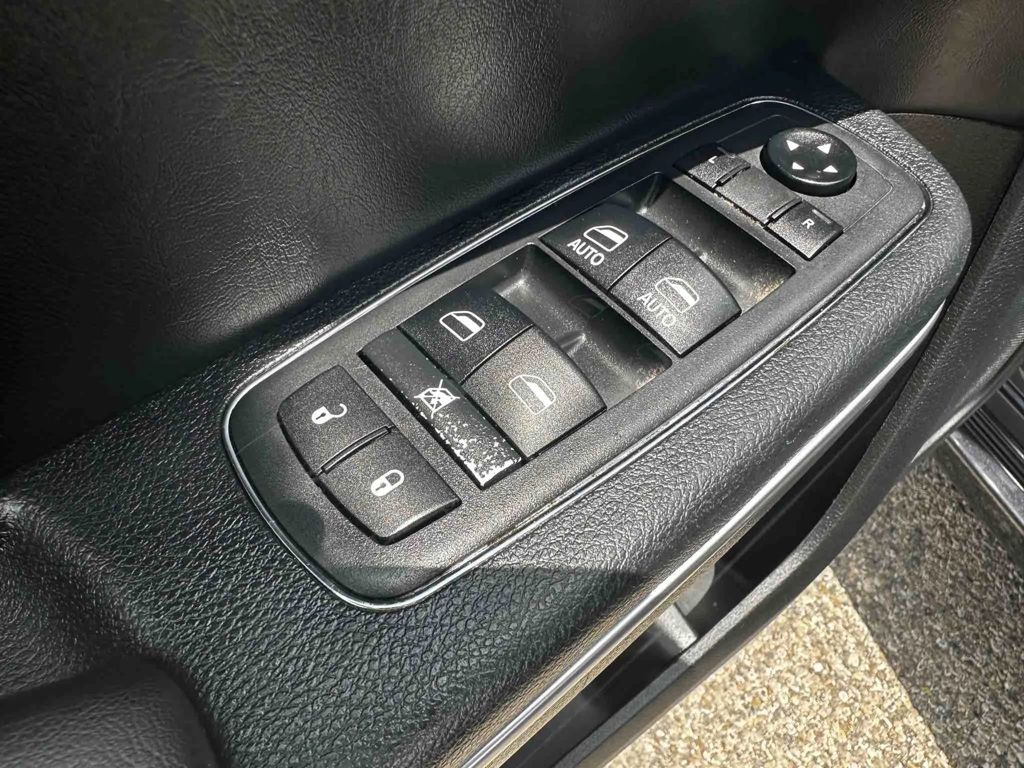 Used 2018 Chrysler 300 Touring w/ Driver Convenience Group image 21