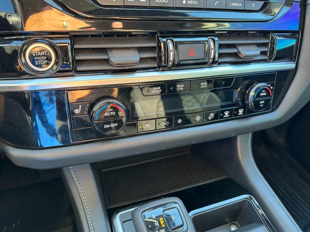 Used 2022 Nissan Pathfinder SV image 18