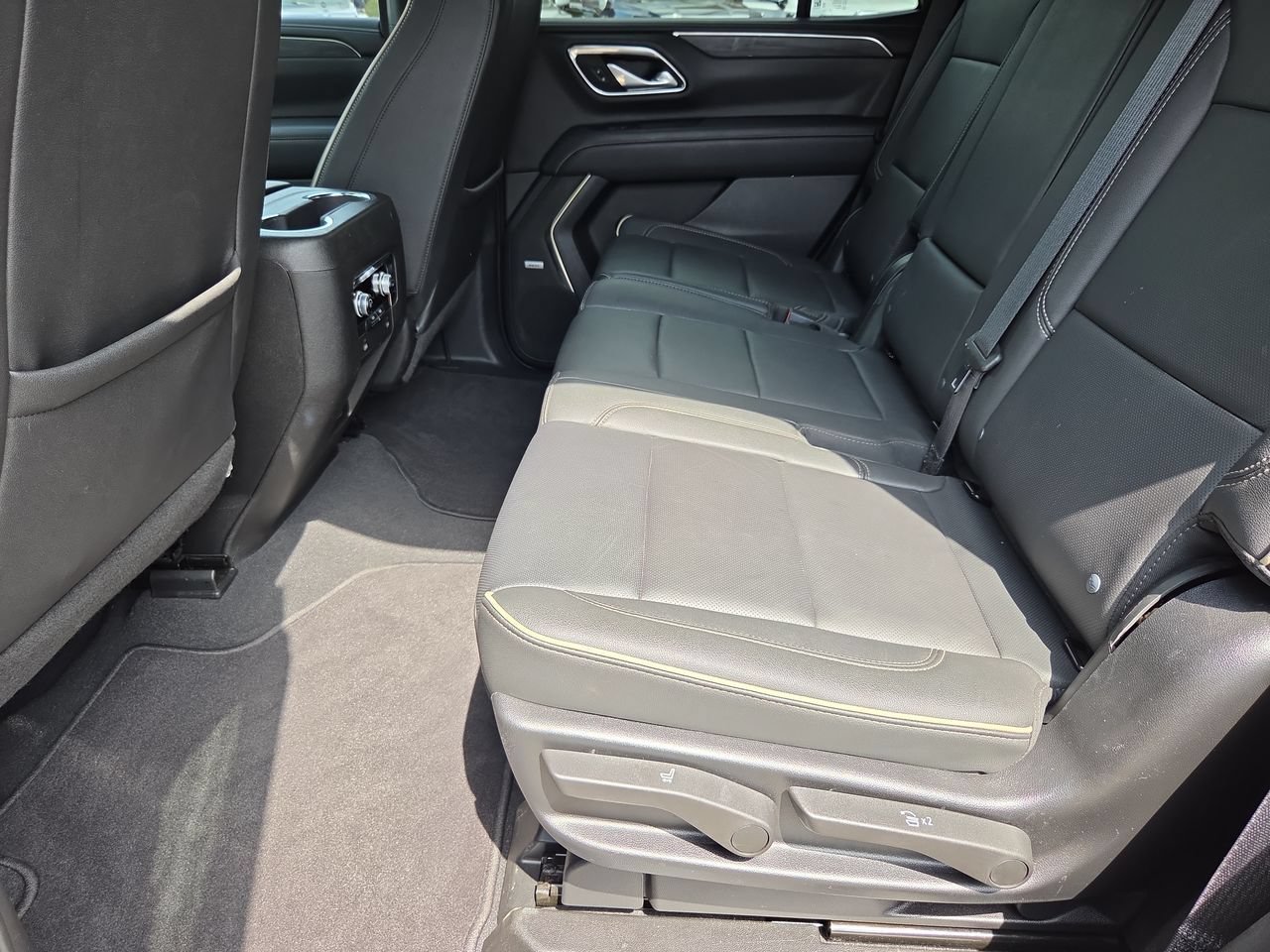 Used 2023 GMC Yukon SLT RWD image 25