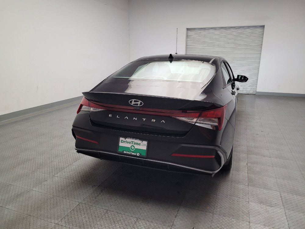 Used 2024 Hyundai Elantra SE FWD image 7