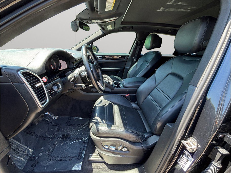 Used 2020 Porsche Cayenne image 2