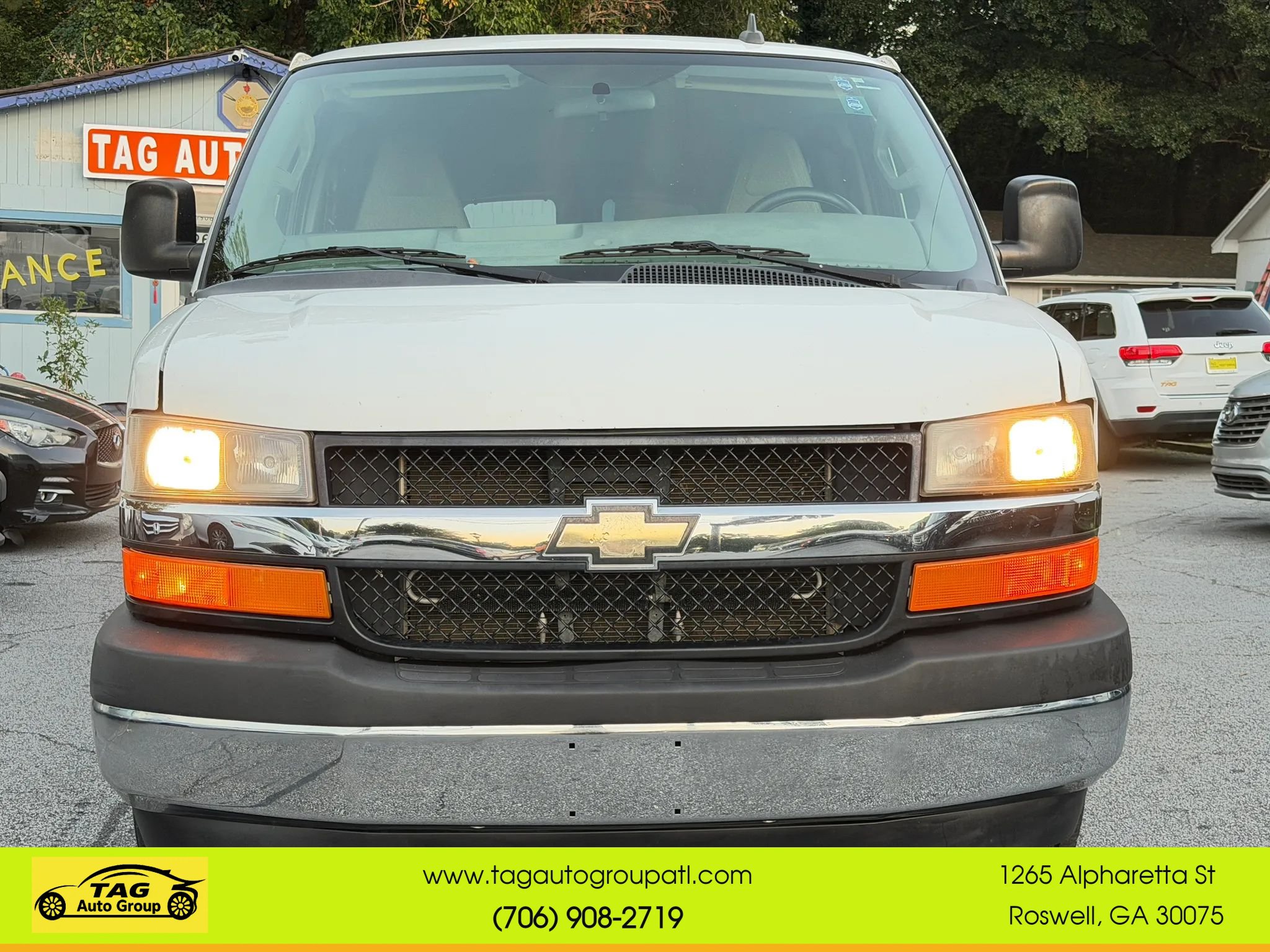 Used 2017 Chevrolet Express 3500 LT w/ LT Preferred Equipment Group RWD image 2