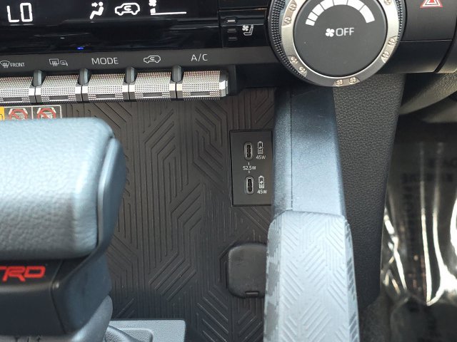 Used 2025 Toyota 4Runner TRD Off-Road Premium AWD/4WD image 40