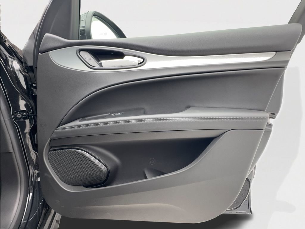 New 2025 Alfa Romeo Stelvio Sprint w/ Convenience Package image 37