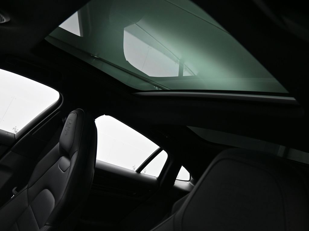 Certified 2025 Porsche Panamera image 12