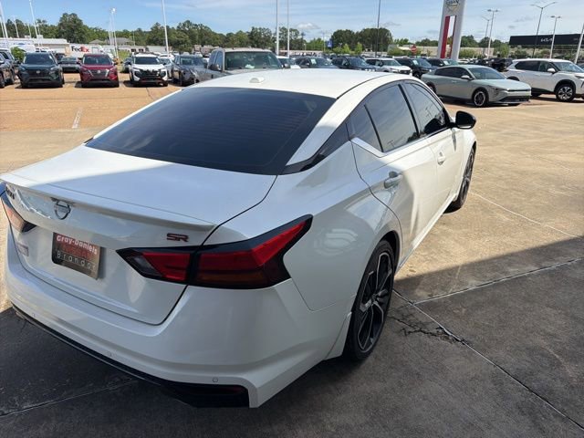 Used 2024 Nissan Altima 2.5 SR w/ SR Premium Package FWD image 4
