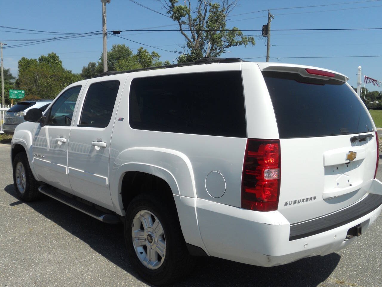 Used 2013 Chevrolet Suburban LT AWD/4WD image 9