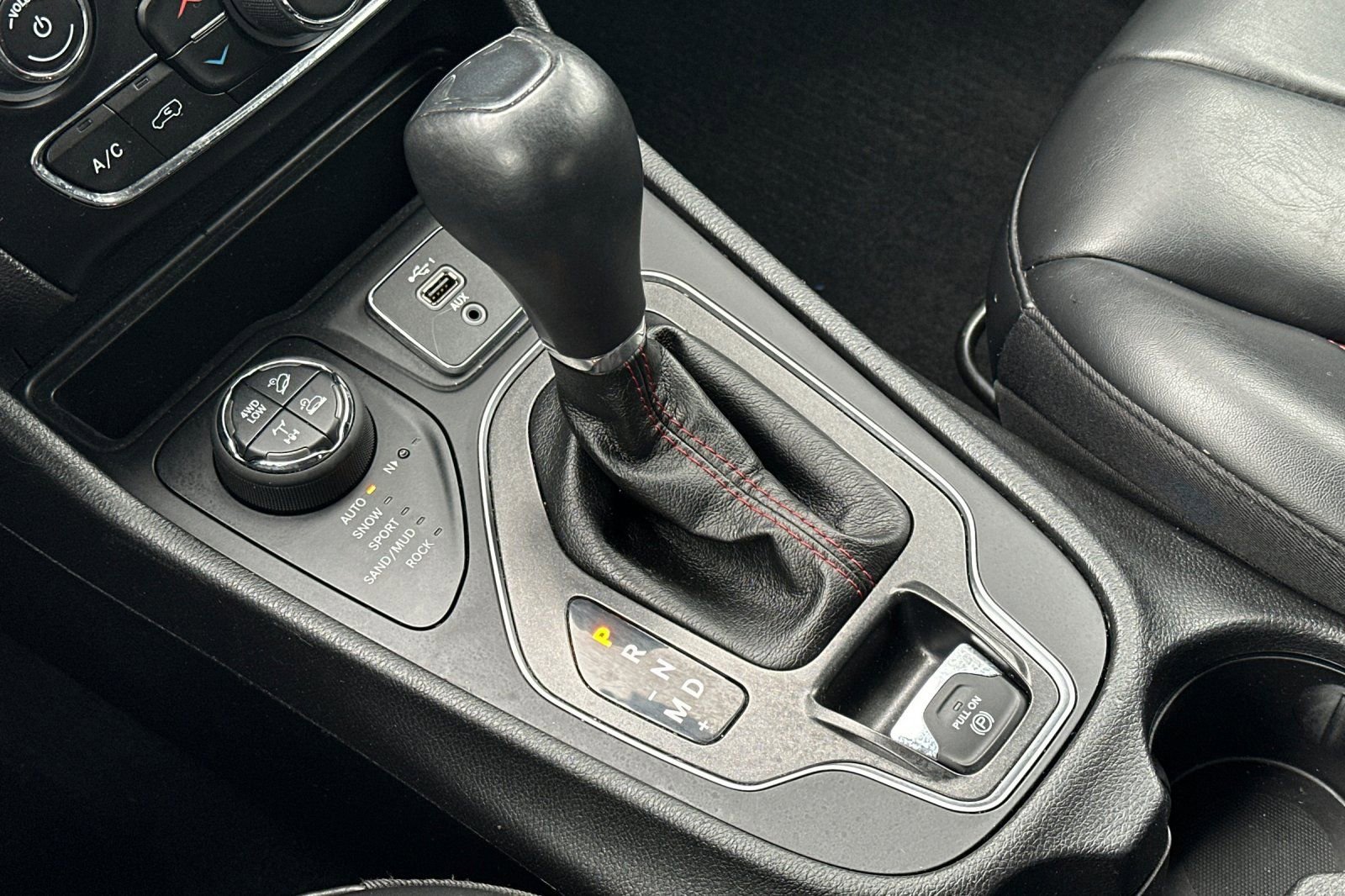 Used 2020 Jeep Cherokee Trailhawk w/ Cold Weather Group image 21