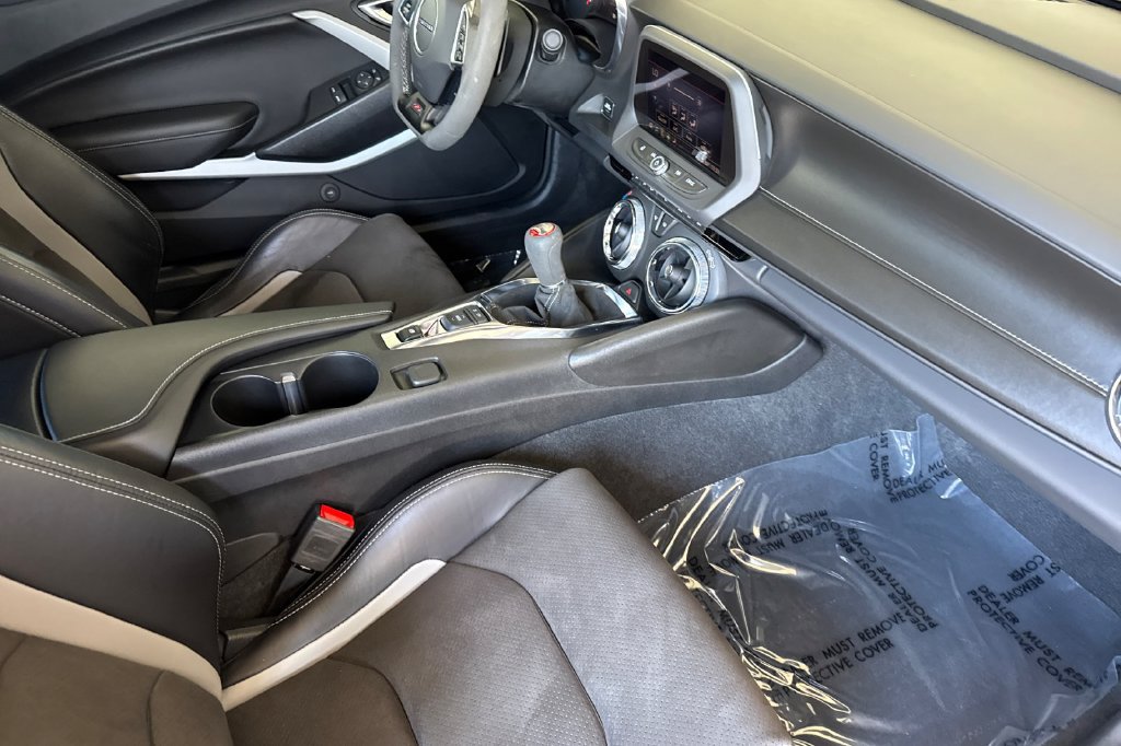 Used 2020 Chevrolet Camaro SS RWD image 17
