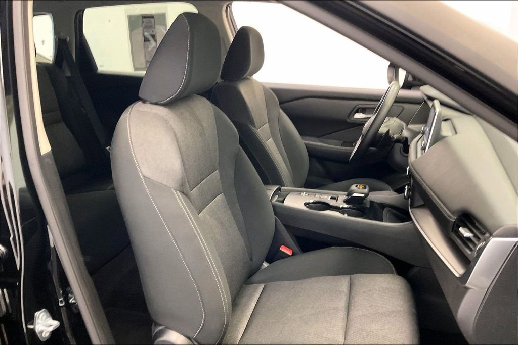 Certified 2025 Nissan Rogue SV FWD image 6