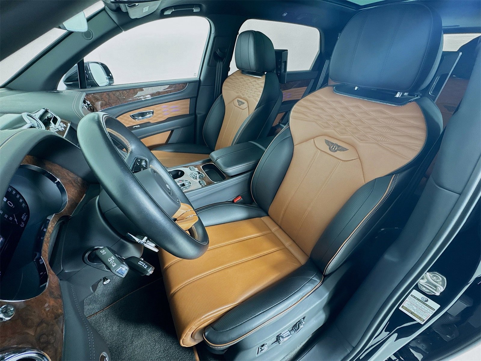 Certified 2024 Bentley Bentayga Extended Wheelbase image 21