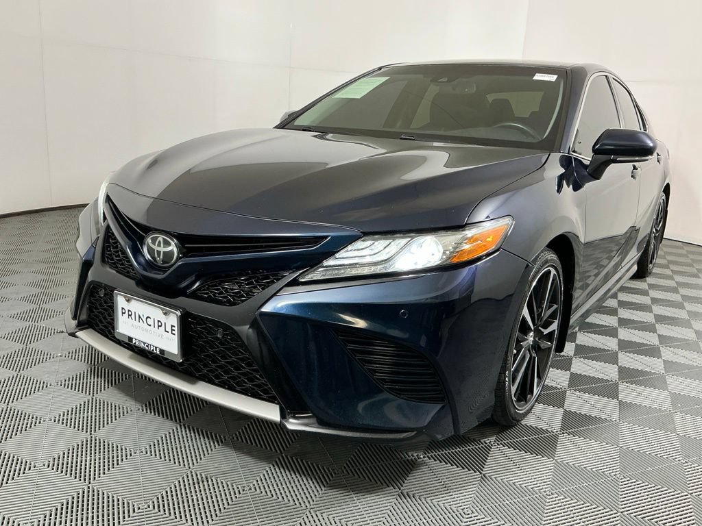 Used 2018 Toyota Camry XSE FWD image 2