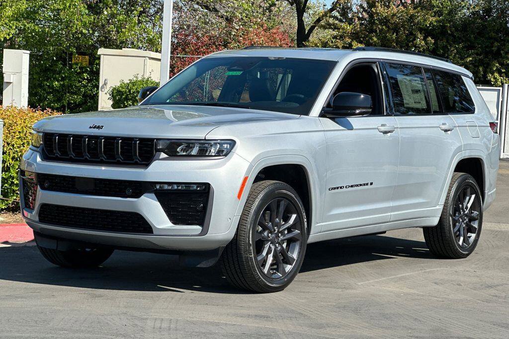 New 2026 Jeep Grand Cherokee L Limited AWD/4WD image 8