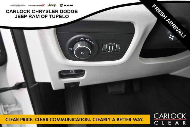Used 2023 Jeep Grand Cherokee Overland w/ Luxury Tech Group IV AWD/4WD image 18