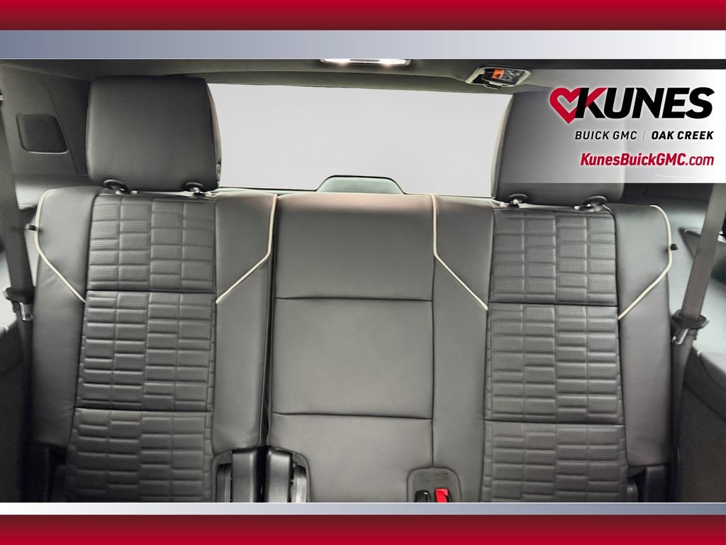 Used 2026 Cadillac Escalade Platinum Sport w/ LPO, Floor Liner Package AWD/4WD image 36