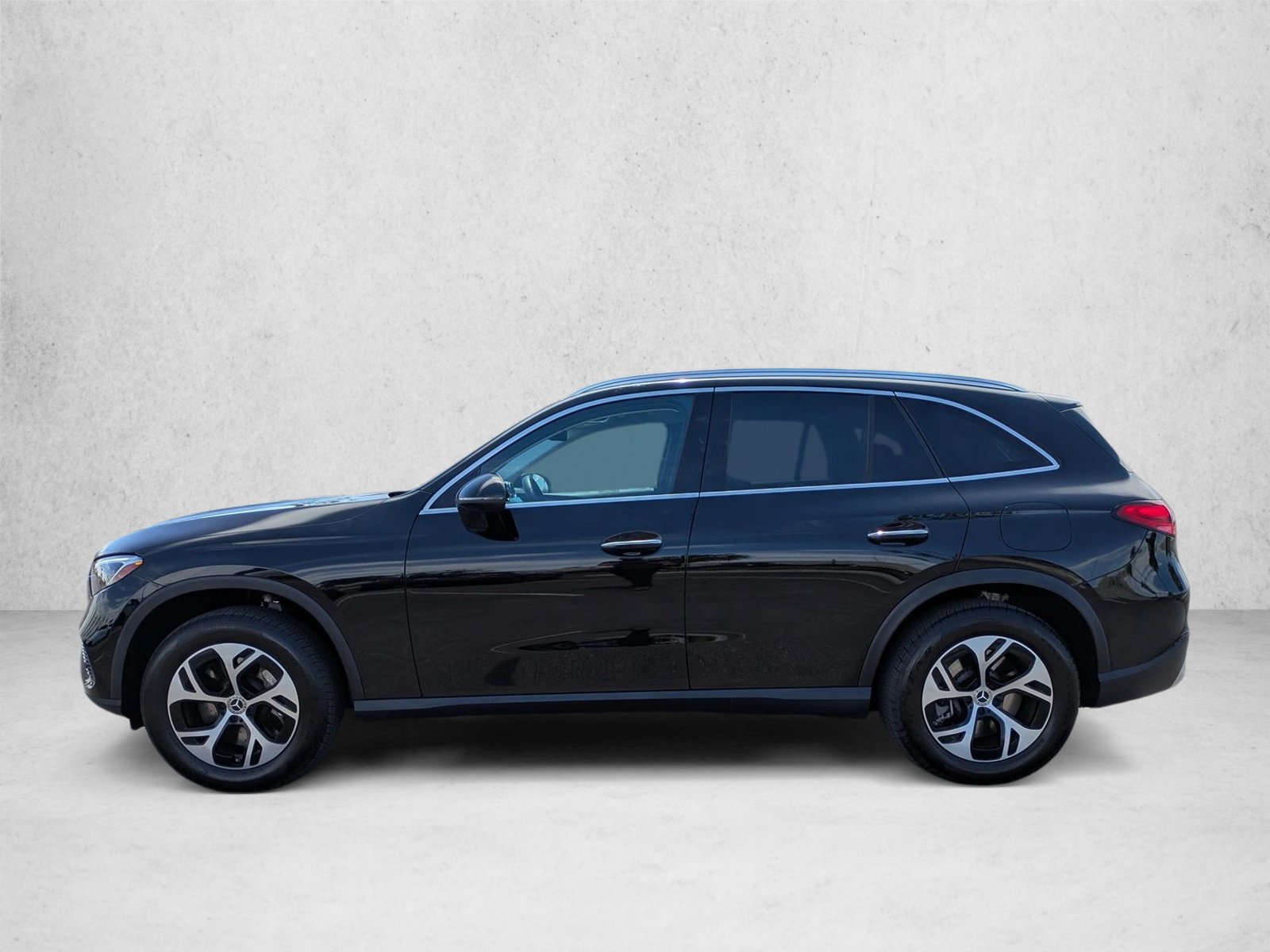 Used 2025 Mercedes-Benz GLC 350e 4MATIC image 9