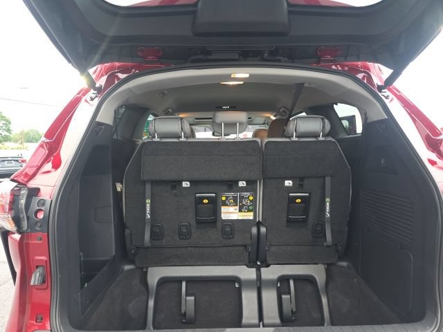 Used 2026 Toyota Sienna XLE FWD image 18