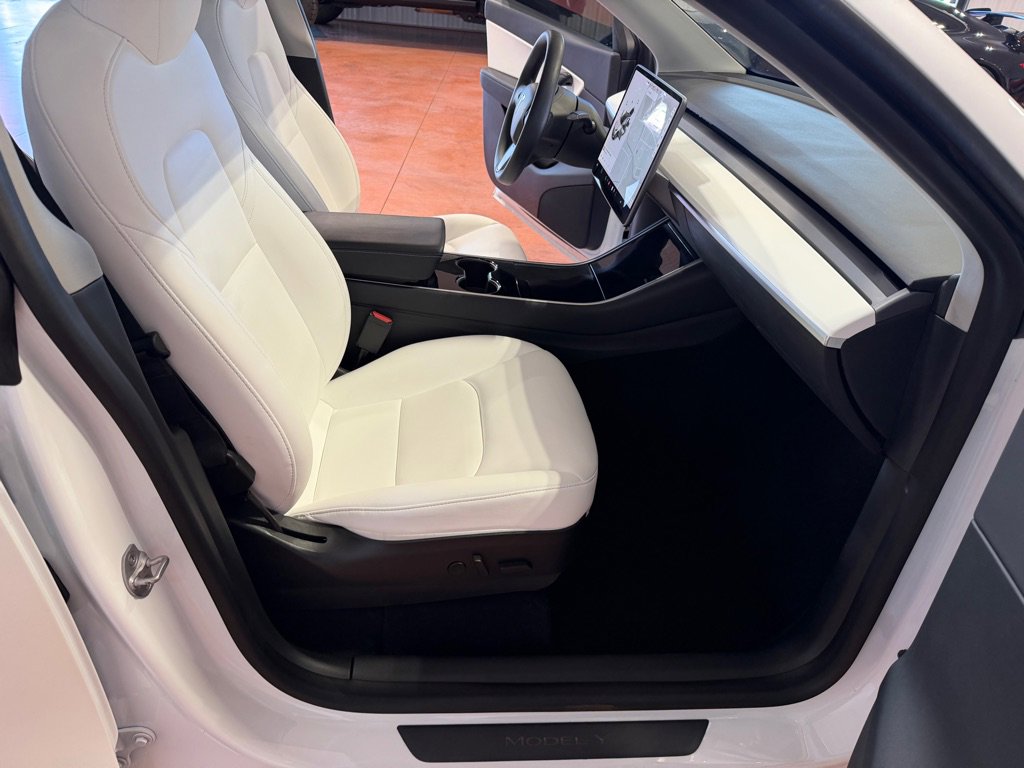 Used 2020 Tesla Model Y Long Range AWD/4WD image 24