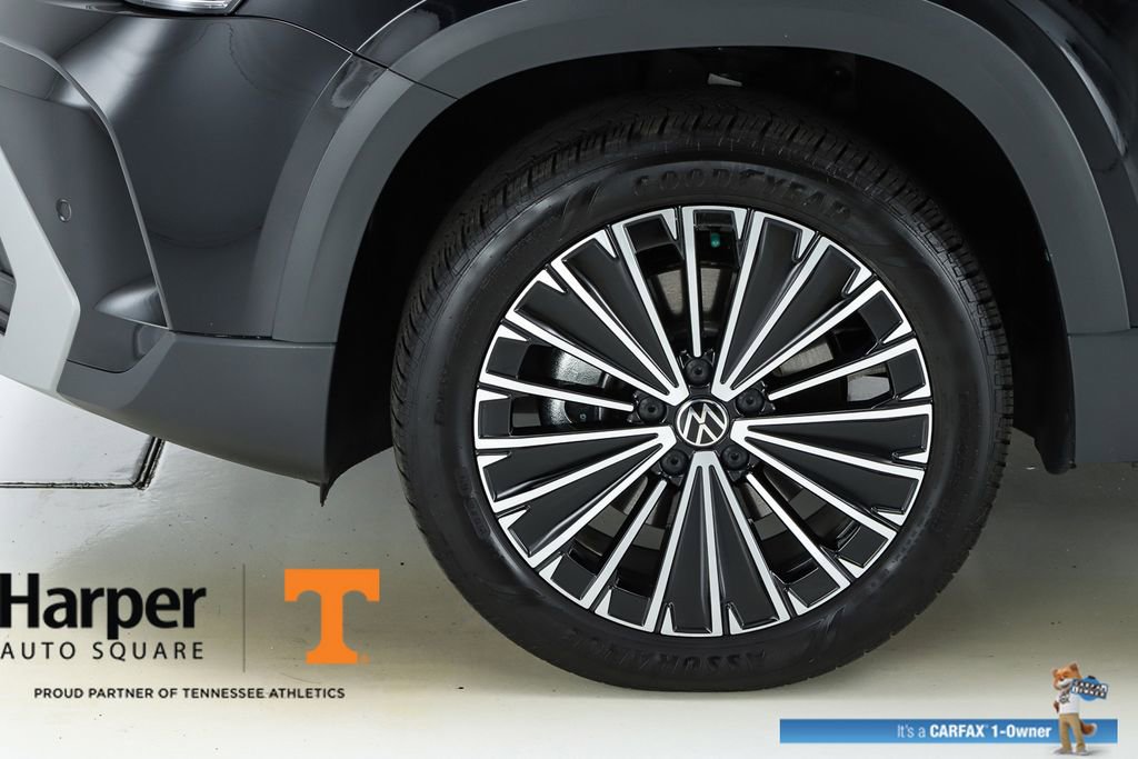 Used 2025 Volkswagen Taos SE image 42