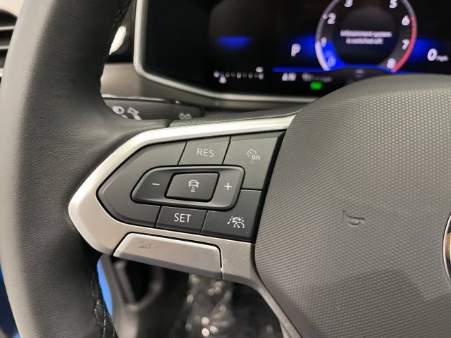 Used 2025 Volkswagen Taos SE AWD/4WD image 16