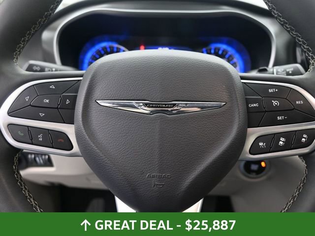 Used 2024 Chrysler Pacifica Touring-L image 33