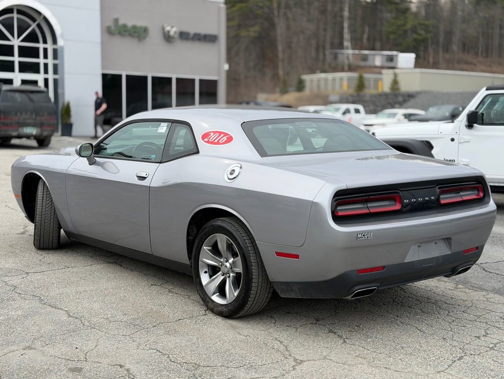 Used 2016 Dodge Challenger SXT image 3