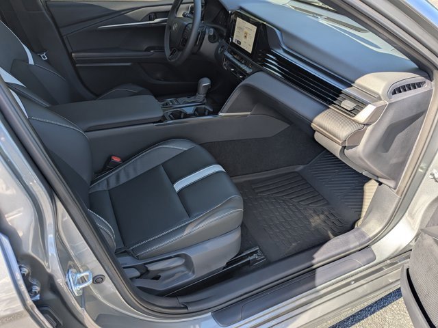 Used 2025 Toyota Camry SE image 12