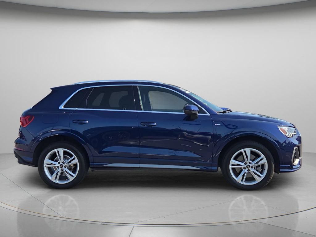 Used 2023 Audi Q3 2.0T Premium Plus w/ Premium Plus Package AWD/4WD image 9