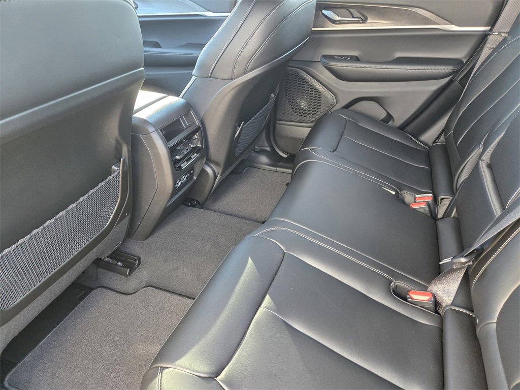 New 2025 Jeep Grand Cherokee Limited image 16