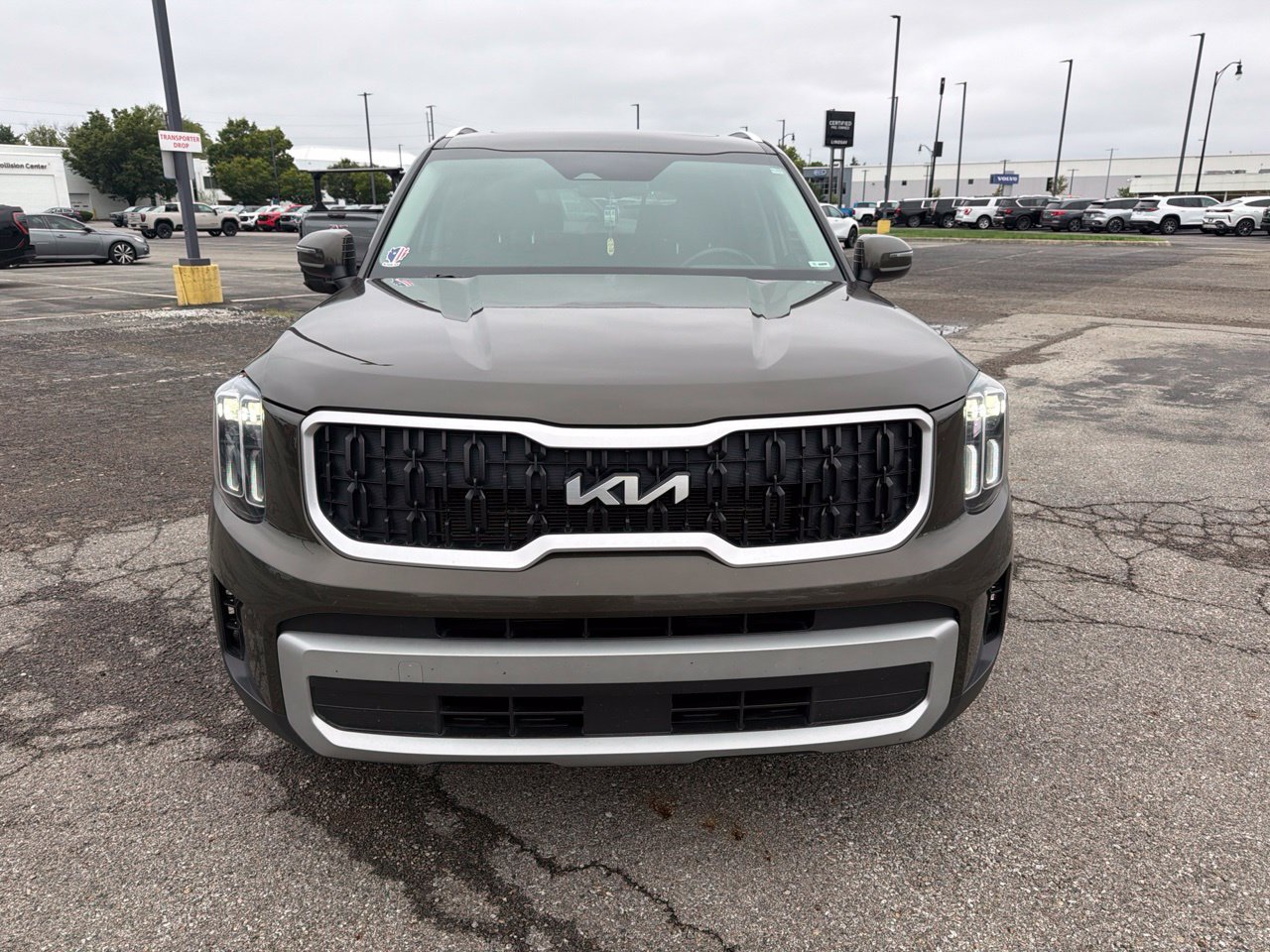 Used 2023 Kia Telluride EX w/ EX Captain's Chair Package FWD image 2