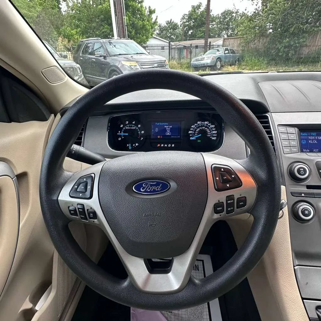 Used 2014 Ford Taurus SE FWD image 12