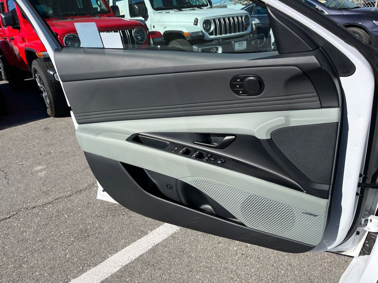 Used 2025 Hyundai Elantra Limited image 20