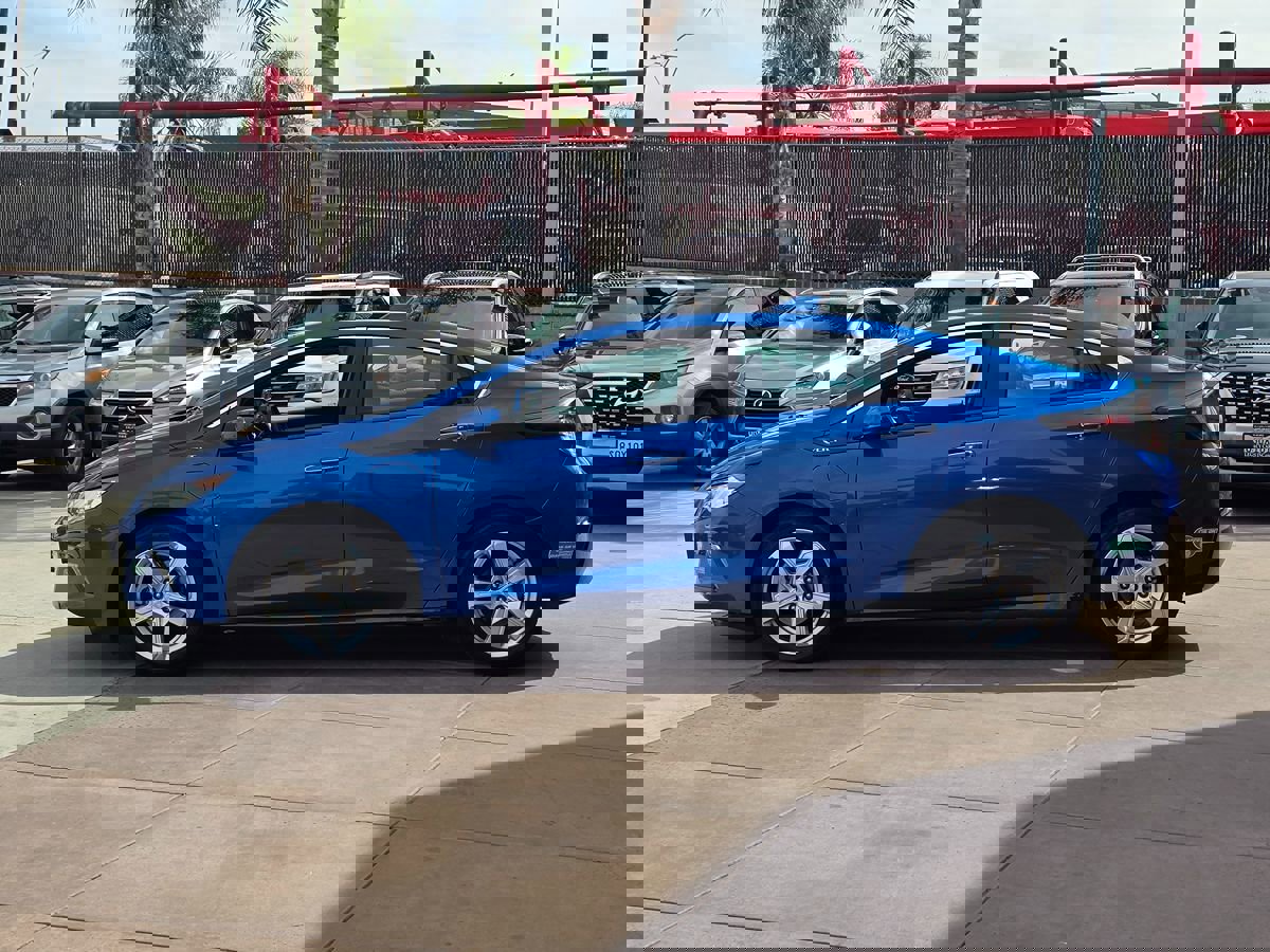 Used 2017 Chevrolet Volt LT w/ Comfort Package image 11