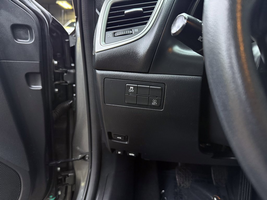 Used 2017 MAZDA MAZDA3 Sport w/ Preferred Equipment Package image 14