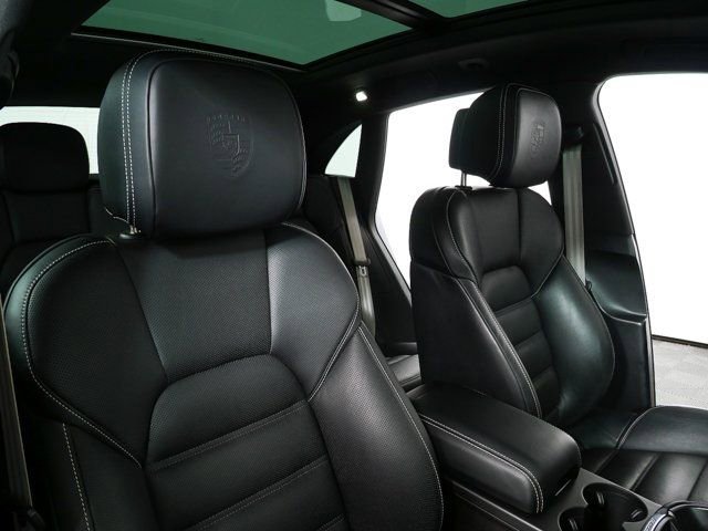 Used 2025 Porsche Macan GTS AWD/4WD image 25