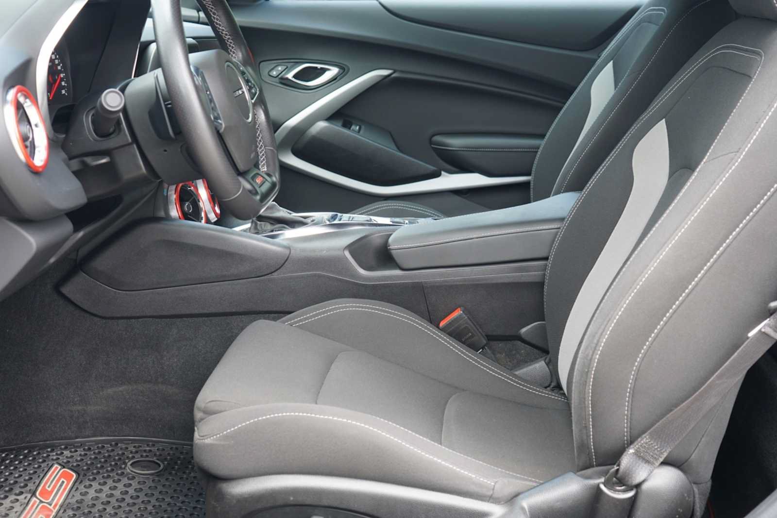 Used 2021 Chevrolet Camaro SS RWD image 9