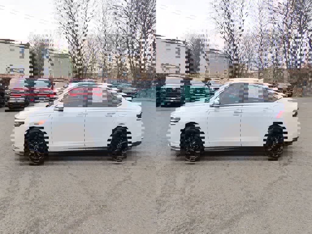 Certified 2023 Honda Accord EX image 3