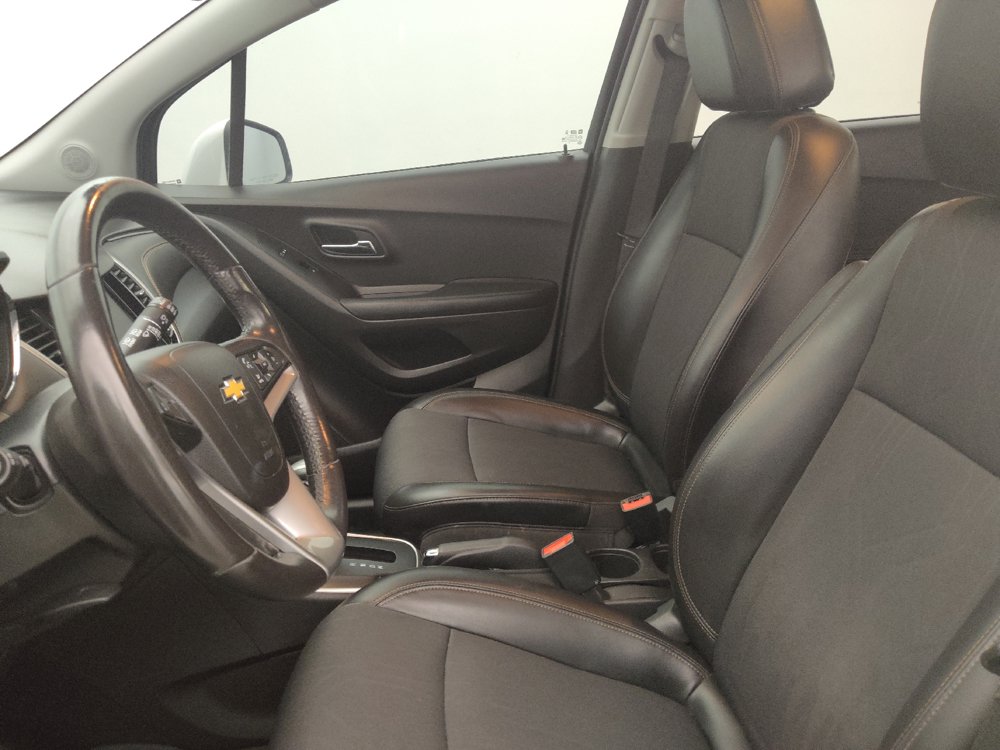 Used 2022 Chevrolet Trax LT w/ Sport Edition FWD image 17