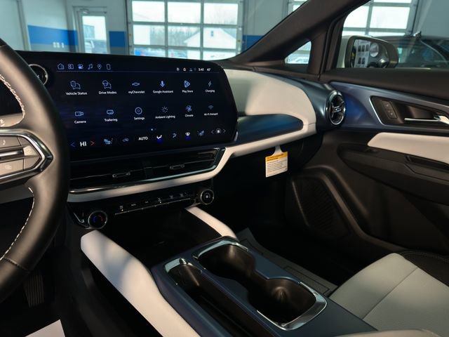 New 2026 Chevrolet Equinox EV LT image 17