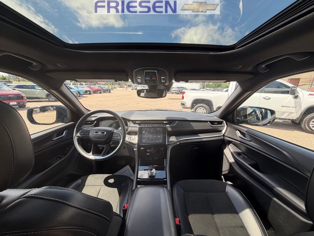 Used 2023 Jeep Grand Cherokee Altitude AWD/4WD image 23