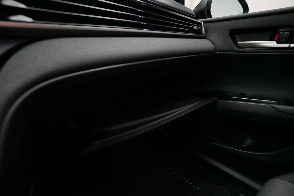 Used 2025 Toyota Camry LE image 29