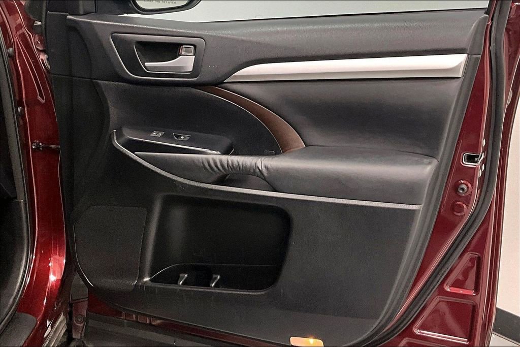 Used 2015 Toyota Highlander XLE image 23